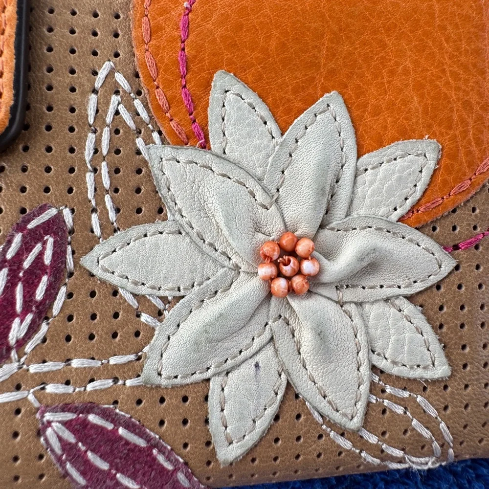 Rare Fossil Key-Per perforated leather floral bifold wallet - Picture 3 of 5